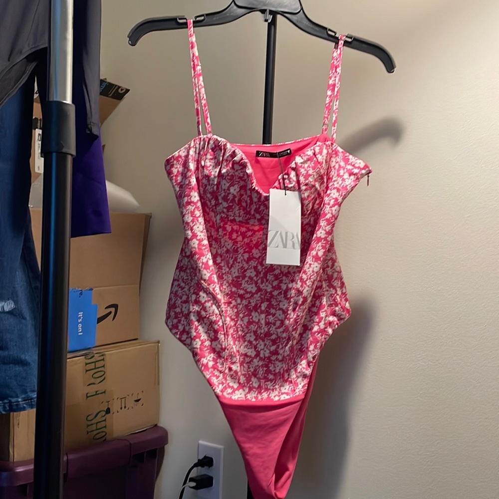 NWT ZARA floral bodysuit sz.M 101
